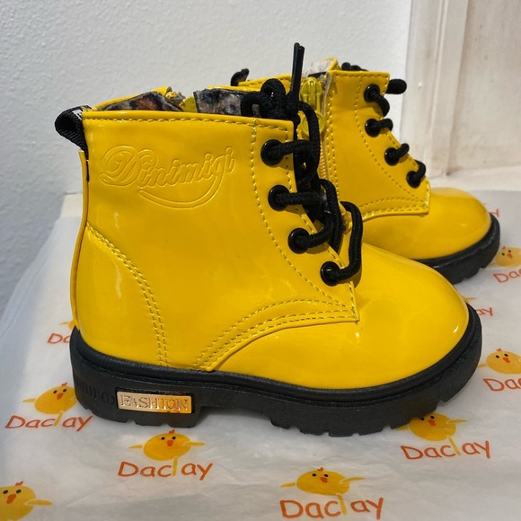 Child Yellow Waterproof Ankle Boot Cheetah Faux Fur Lace Up Rubber Bottom 9 NEW - Picture 1 of 11